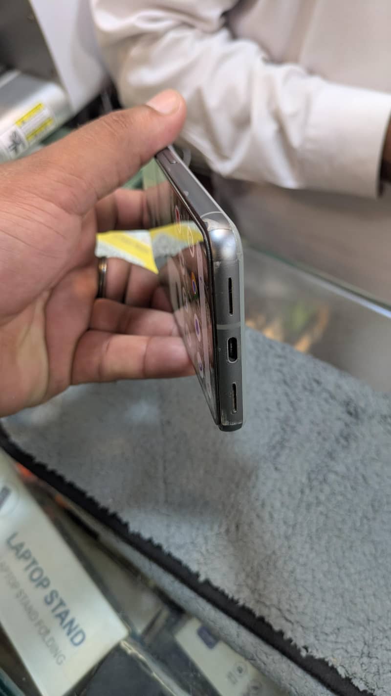 Google Pixel 8 4