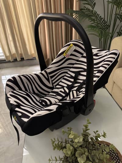 Baby Cot / Baby car seat