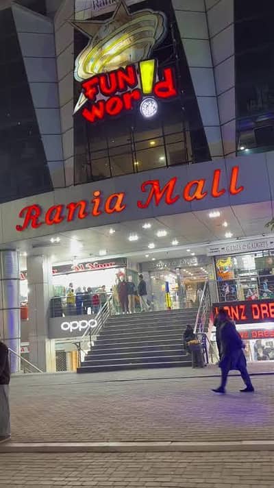 Saddar, Bank Road, Rania Mall. SHOP FOR SALE