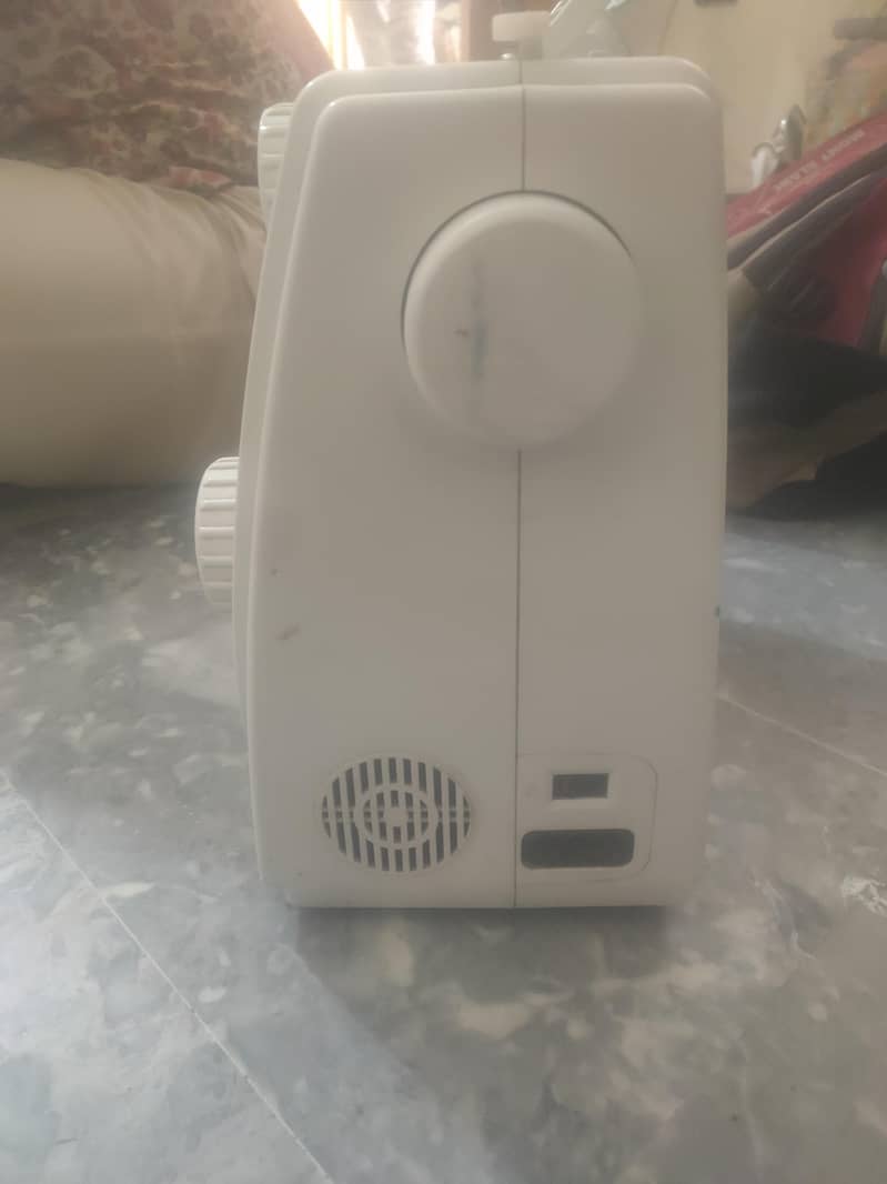 SUNGER SEWING MACHINE 2