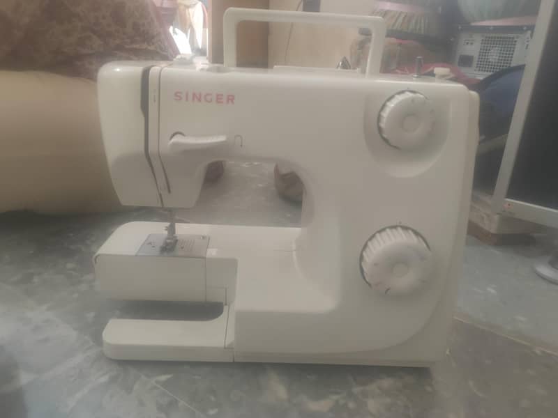 SUNGER SEWING MACHINE 4