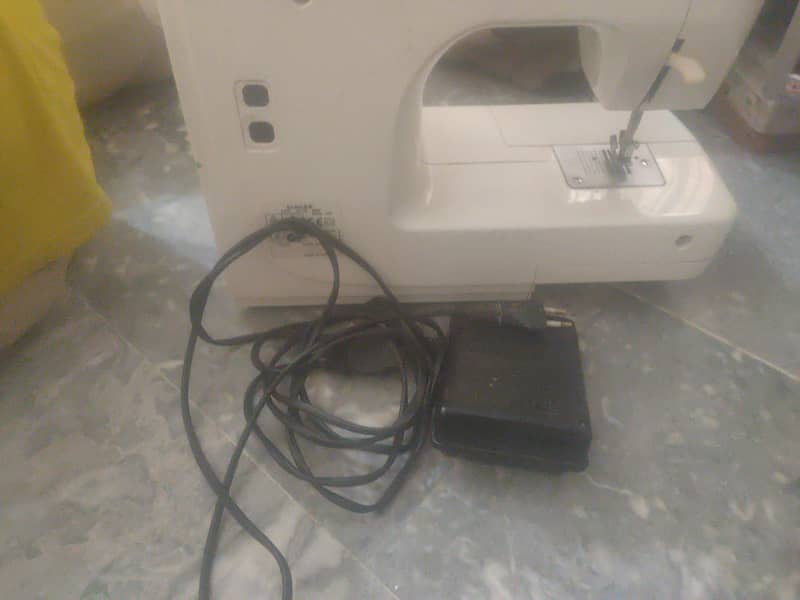 SUNGER SEWING MACHINE 5