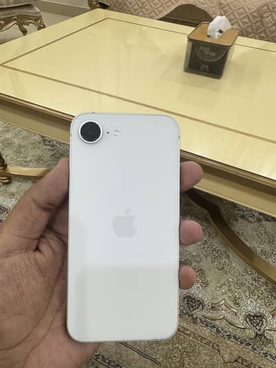 Apple iPhone 16e