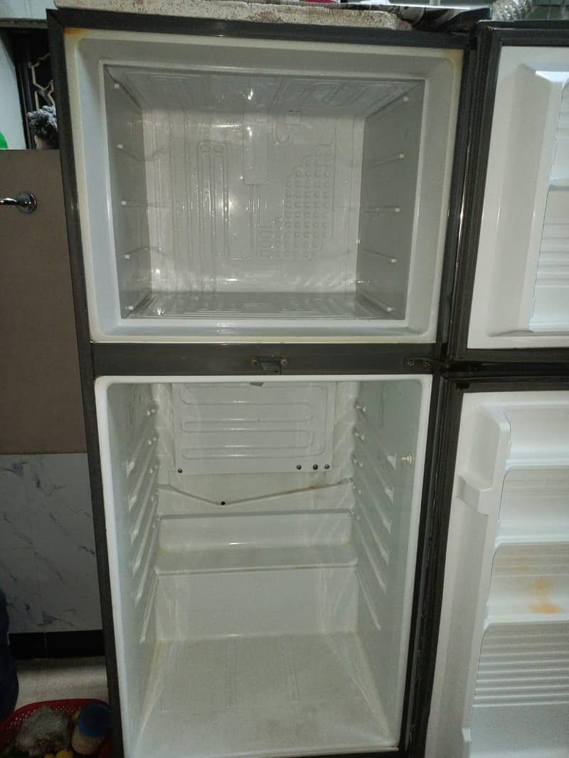 refrigerator 10