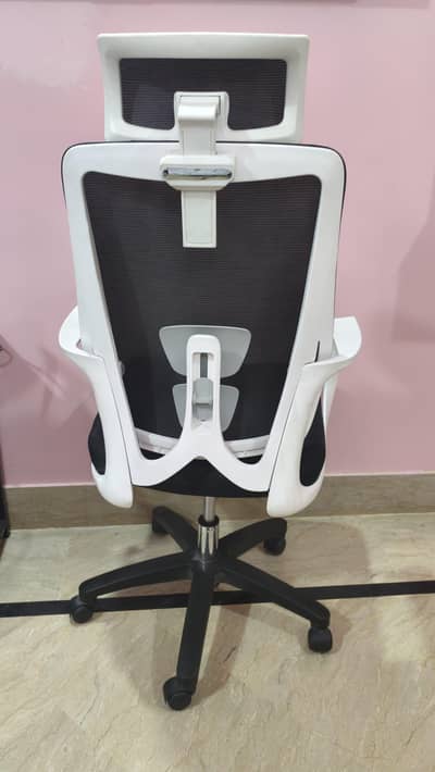 Premium Ergonomic Mesh Gaming Chair like new chair