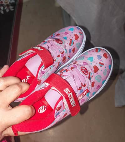 heelys orignal wheesl shoes for kis. size 31