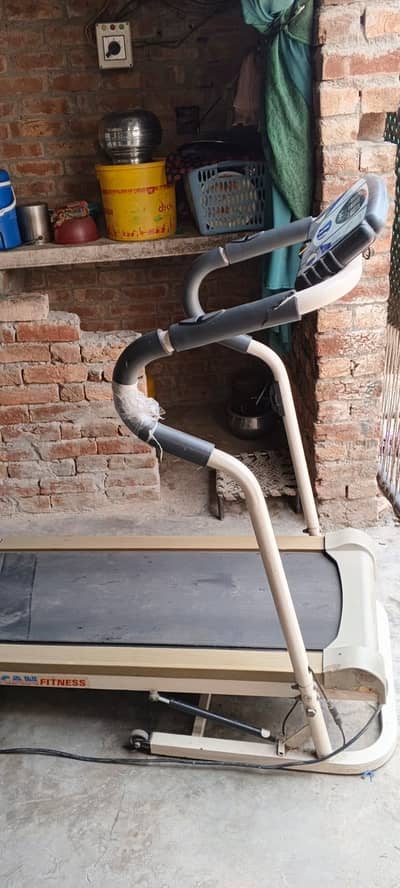 Heavy Duty Motorized Treadmill for Home Use (Excellent Condition)