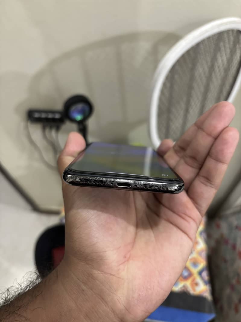 Apple iPhone X 5