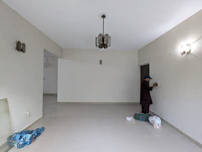 A Flat Of 10 Marla Available For Rent
