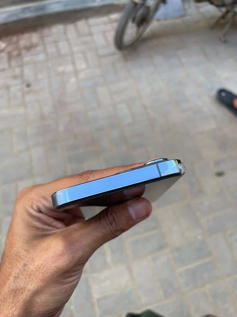 Apple iPhone 13 Pro 2