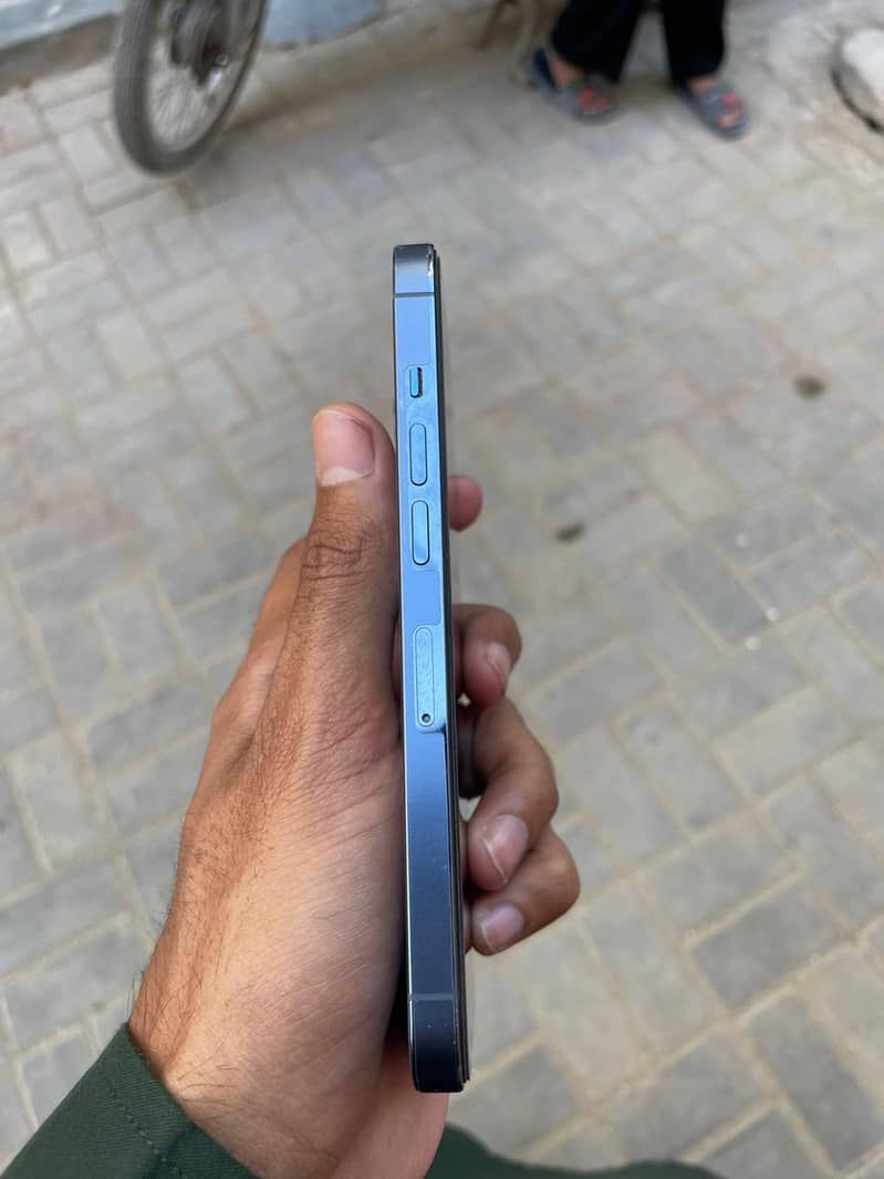 Apple iPhone 13 Pro 3