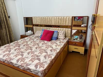 Like New Queen Size Bedroom Set – Only 1 Month Used | Complete Set