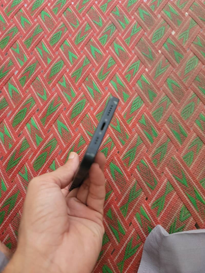 Apple iPhone 14 3