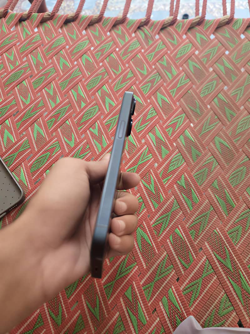 Apple iPhone 14 4