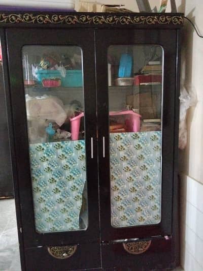 selling my bed set 5 year old . . . only serious buyer contact me