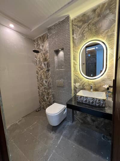 5 MARLA FULL HOUSE FOR RENT IN NASHMAN IQBAL PH 2 COLLEGE ROAD LAHORE
