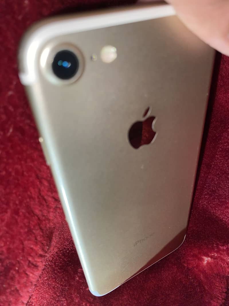 Apple iPhone 7 3