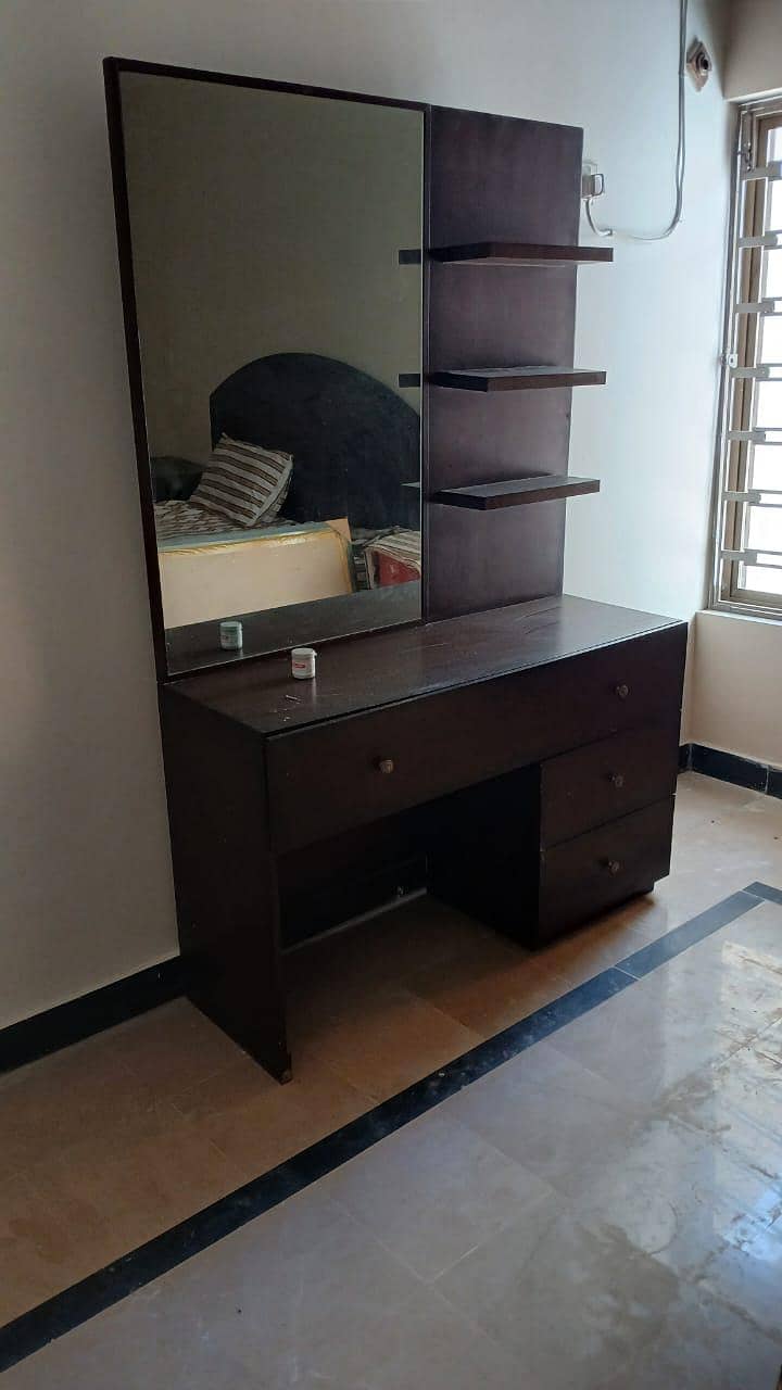 dressing table 0