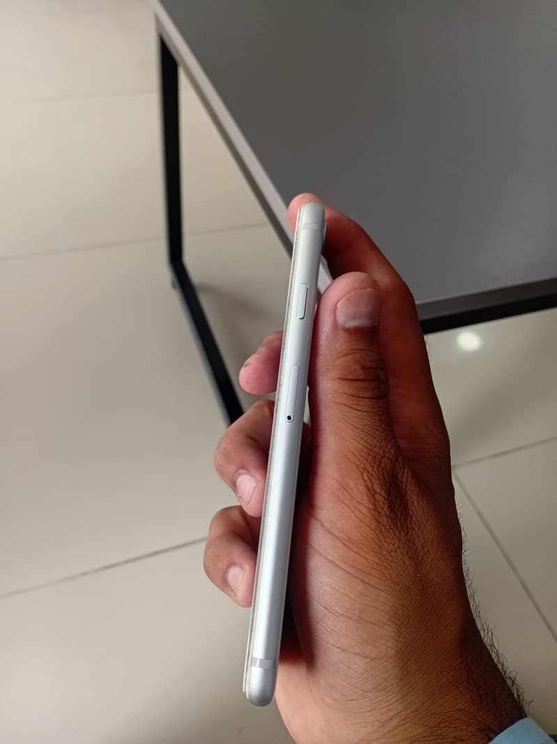 Apple iPhone 8 1