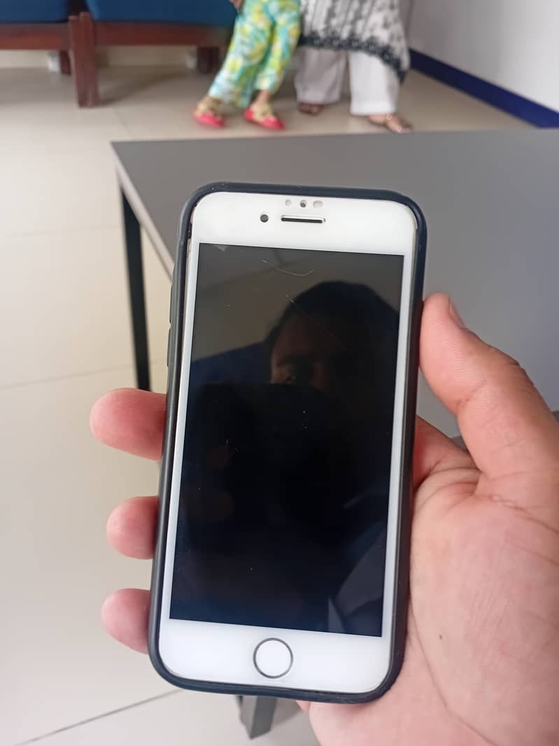 Apple iPhone 8 3