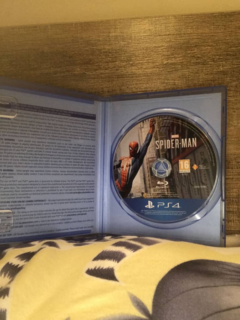 Spider Man PS4 with Fifa 20 PS4 2