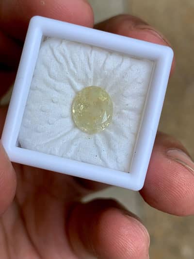 Ceylon yellow sapphire with certificate
