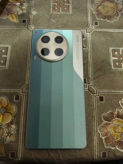 Tecno CAMON 30 loewe edition