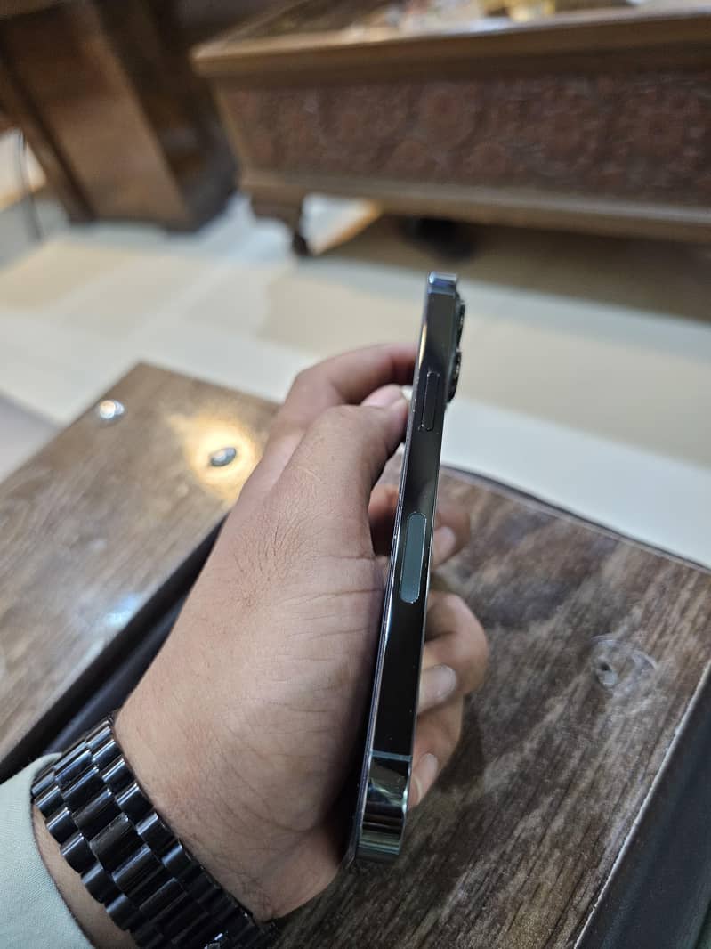 Apple iPhone 13 Pro 4