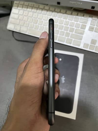 Apple iPhone 11 72 health water pack