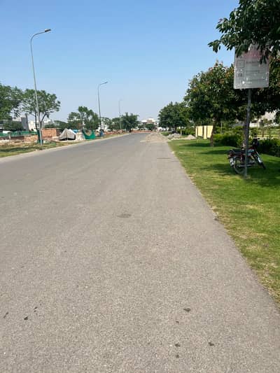 01 Kanal beautiful located plot for sale is available