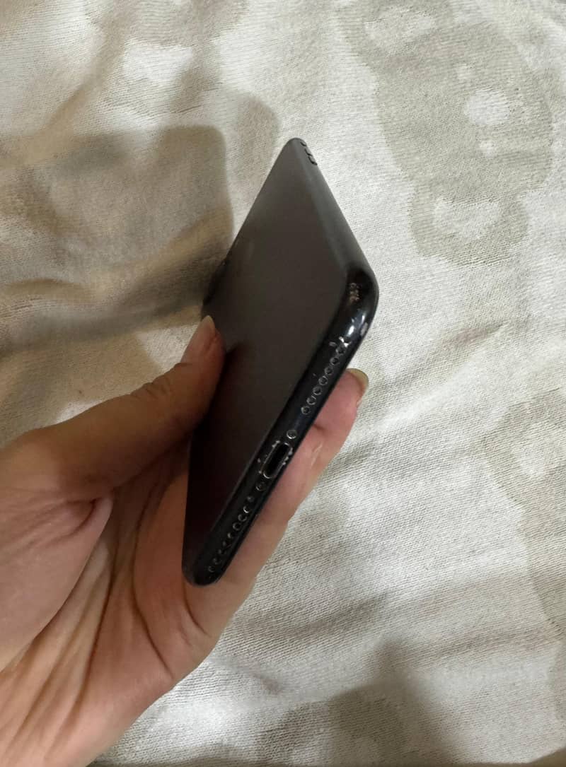 Apple iPhone 7 Plus 3