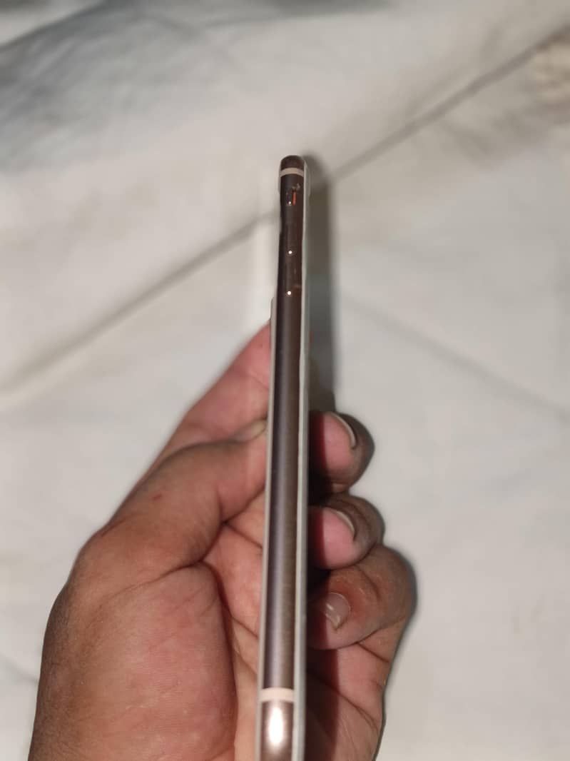 Apple iPhone 8 Plus 1