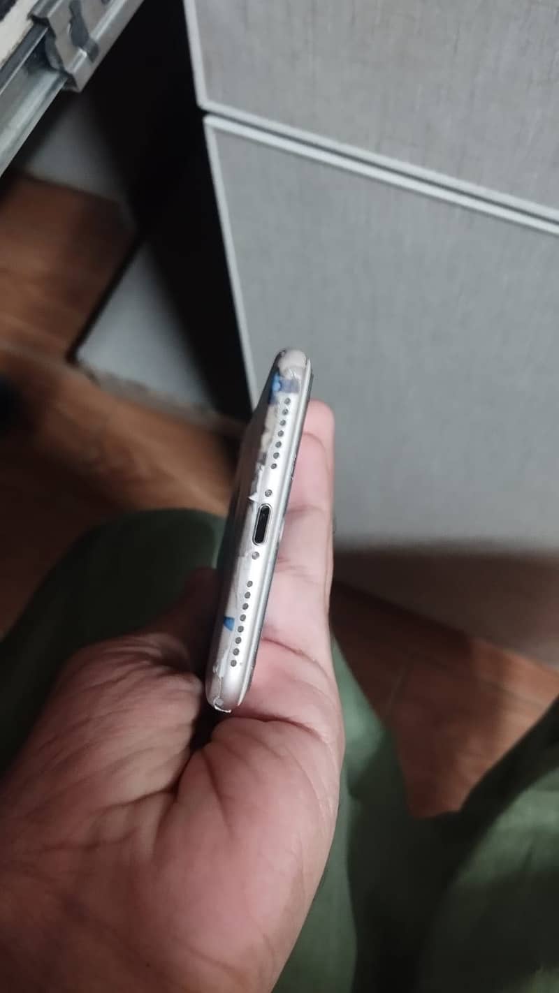 Apple iPhone 8 Plus 4