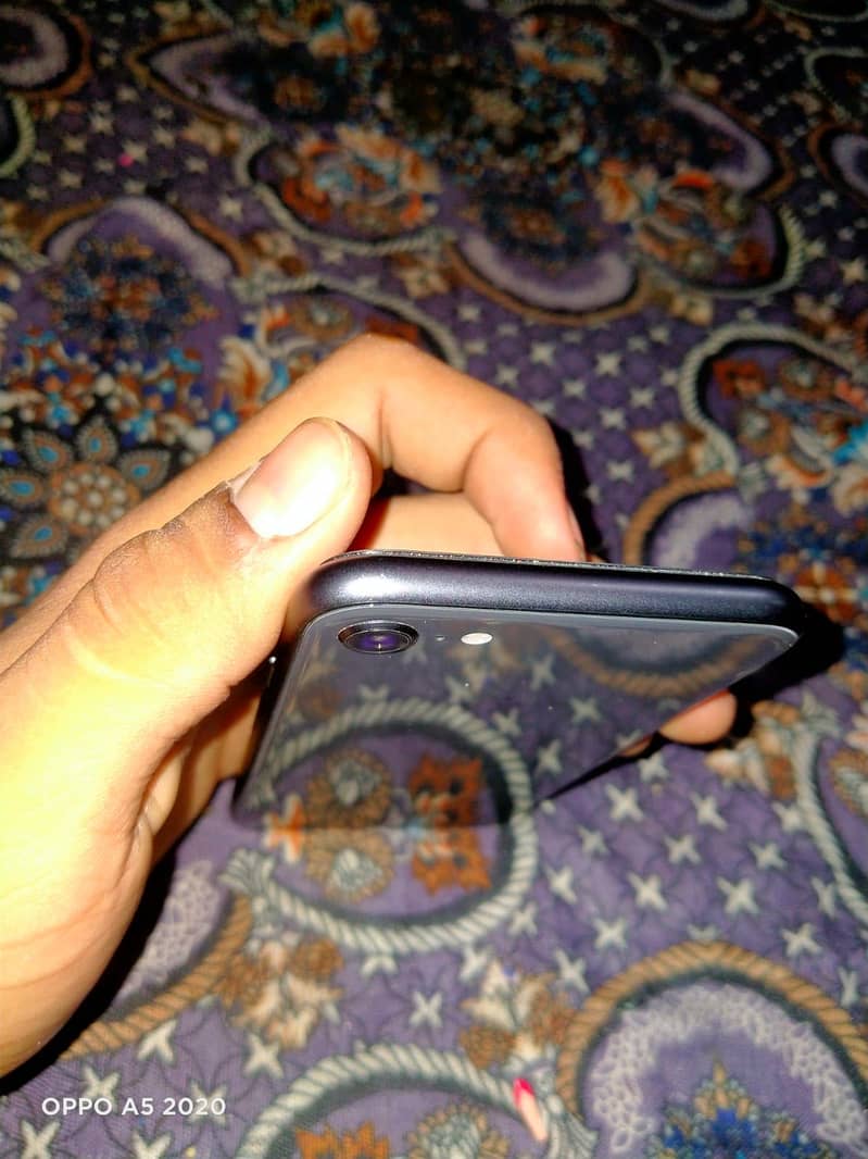 Apple iPhone 8 3