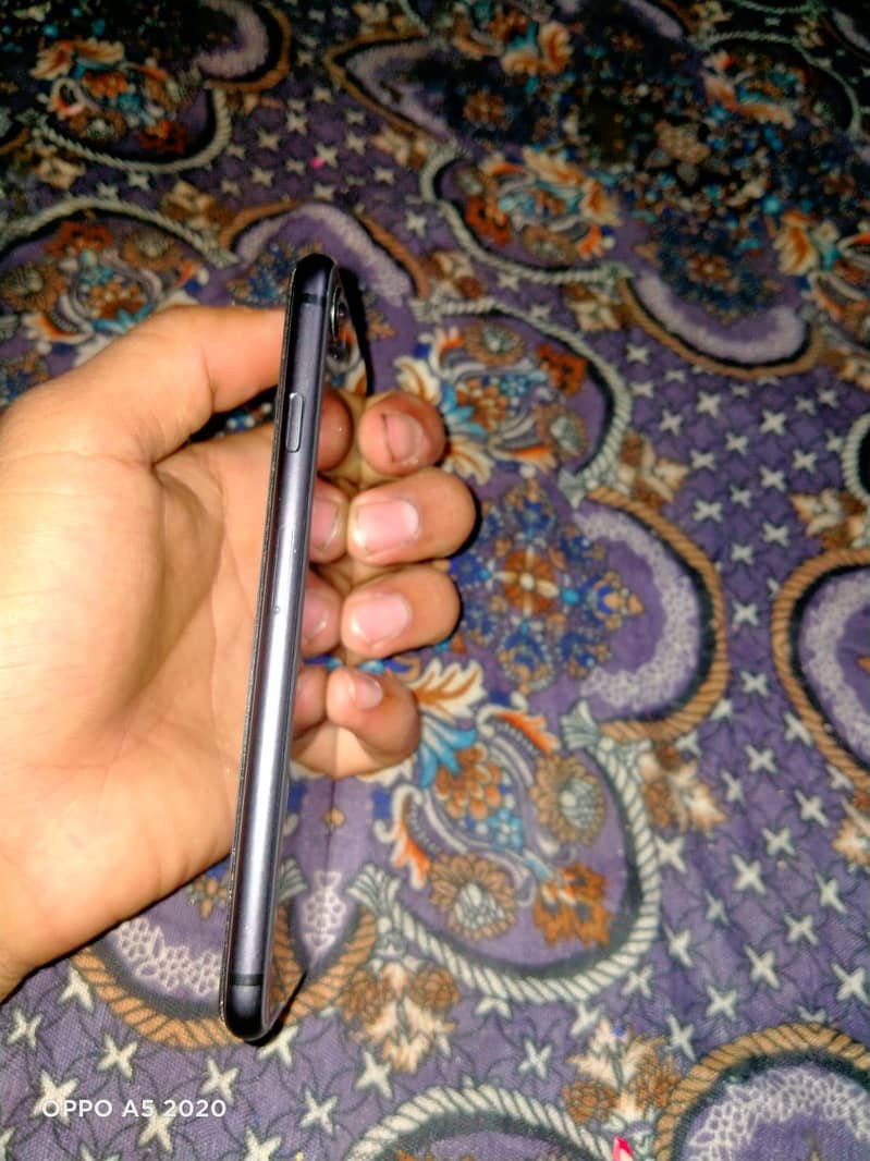 Apple iPhone 8 4