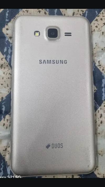 Samsung Galaxy j7