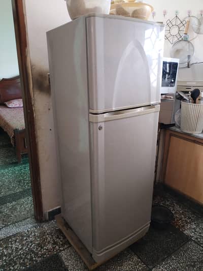 Medium size fridge excellent quality