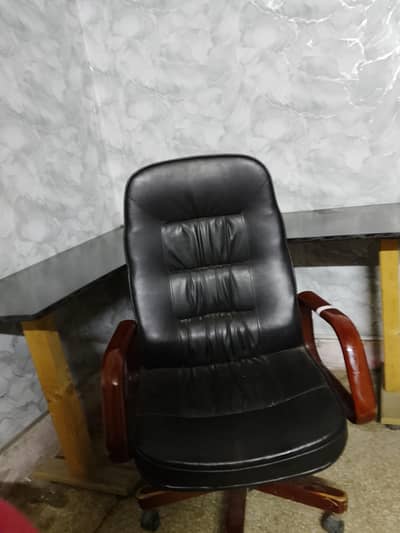 Office chair and table