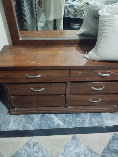 Dressing Almari