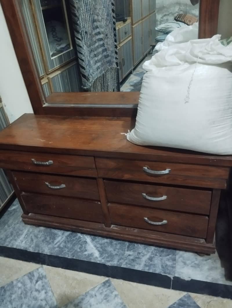 Dressing Almari 4