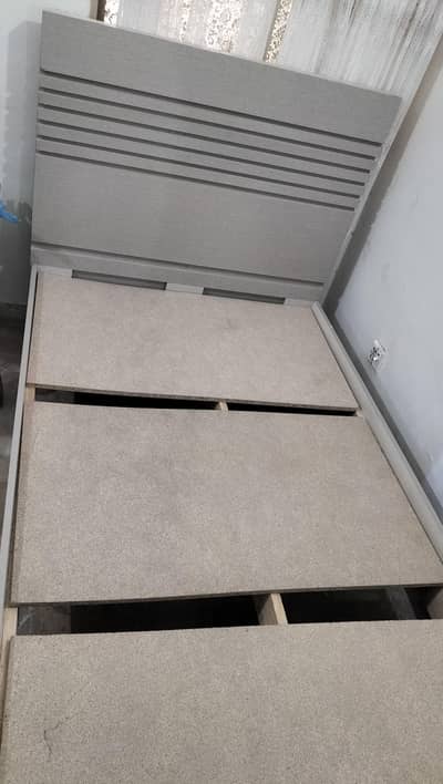 Modern wooden storage bed & 5 Fello Chair Available 9.5/10  Condition