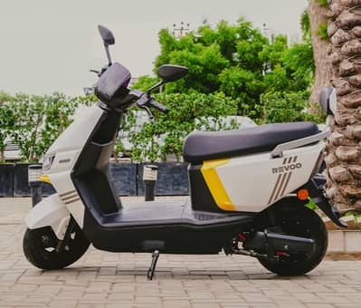 Revoo A12 2025 Model 90KM Range 50KM Speed