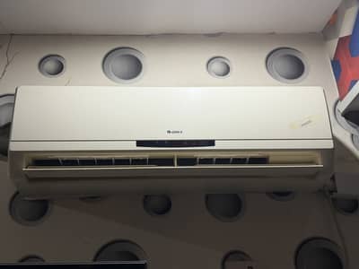 Gree split Ac 1 ton for sale