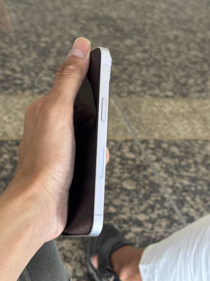Apple iPhone 14 4