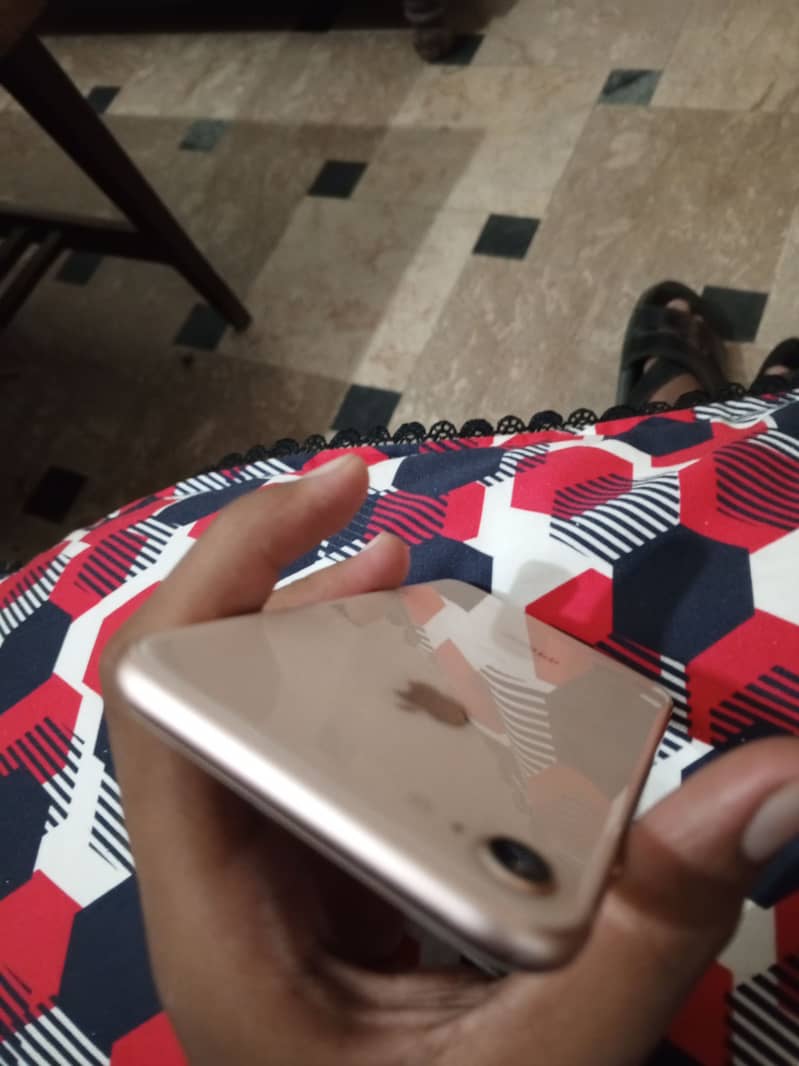 Apple iPhone 8 1