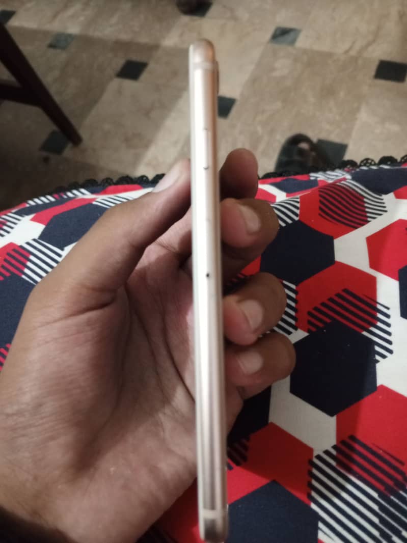 Apple iPhone 8 6
