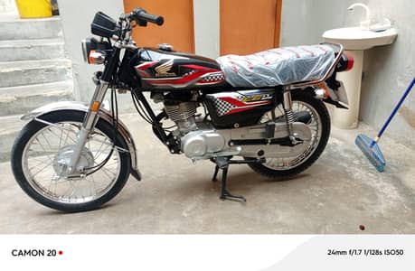 Honda CG 125 model 2024 ka 9 month unregistered 2850 km chali ha