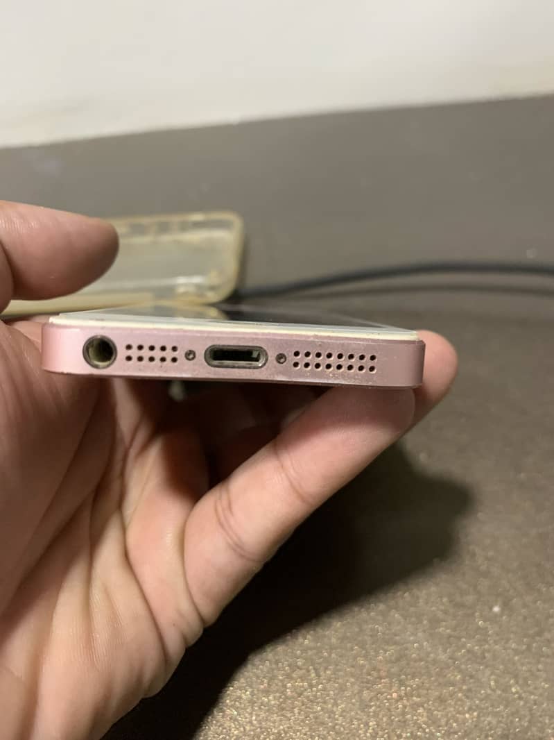 Apple iPhone SE 6