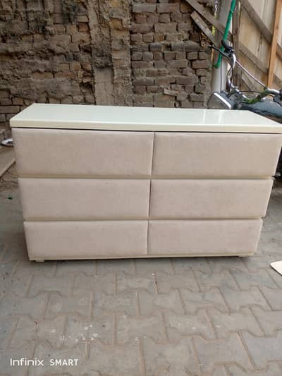 bed set drising with said table with maroor