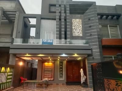 In Bahria Town - Rafi Block House Sized 10 Marla For Sale